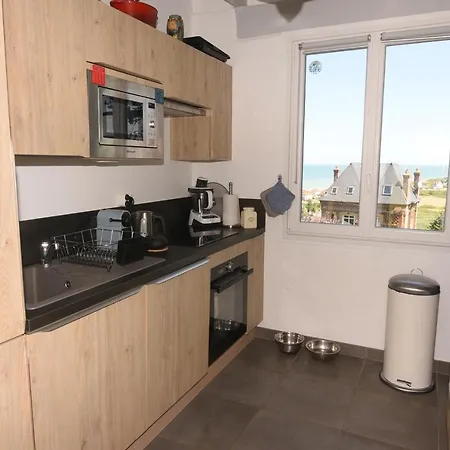 Les Pins Maison Vue Sur アパート